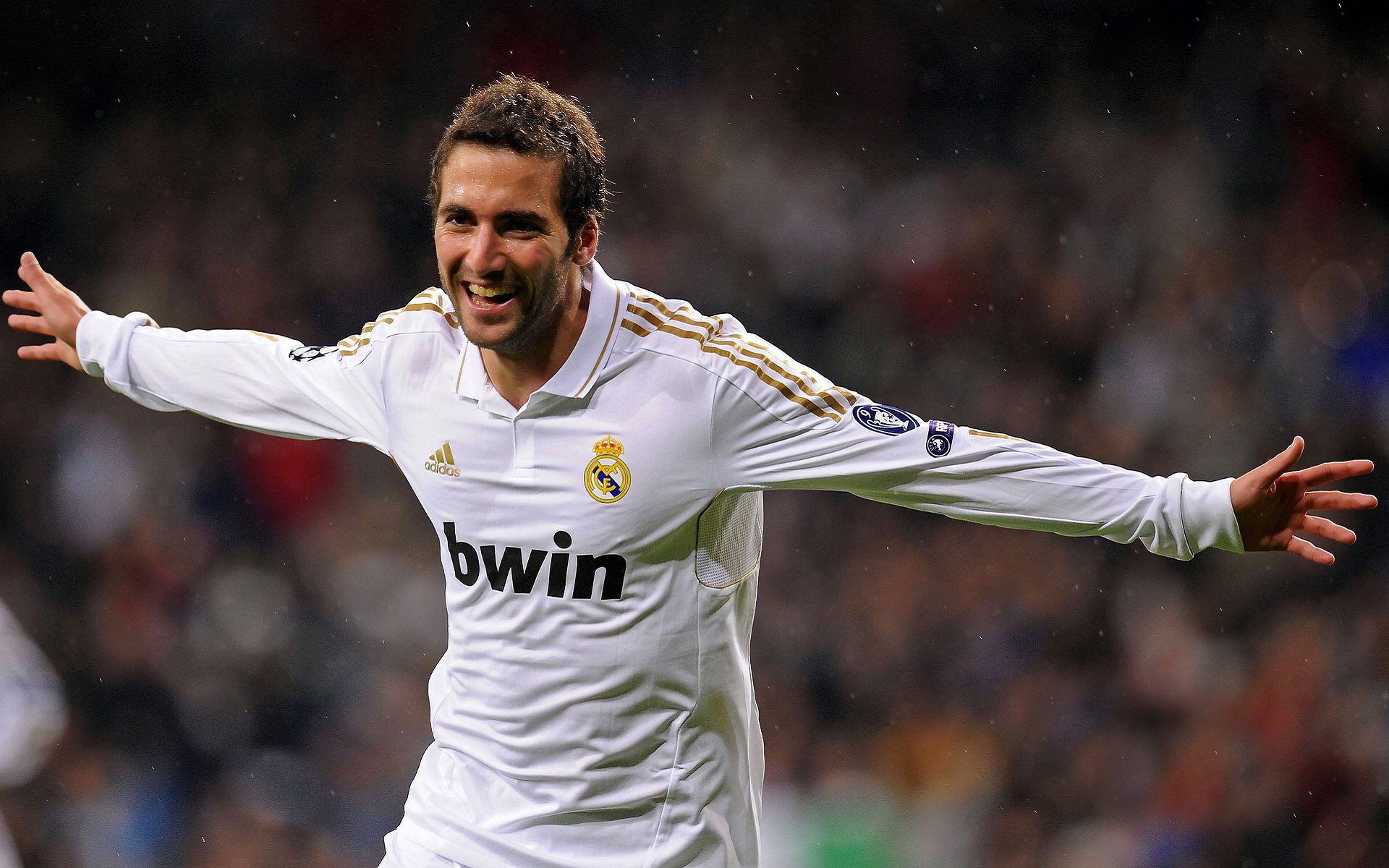 英超冲刺阶段：压力下的精彩表现，英超爆满