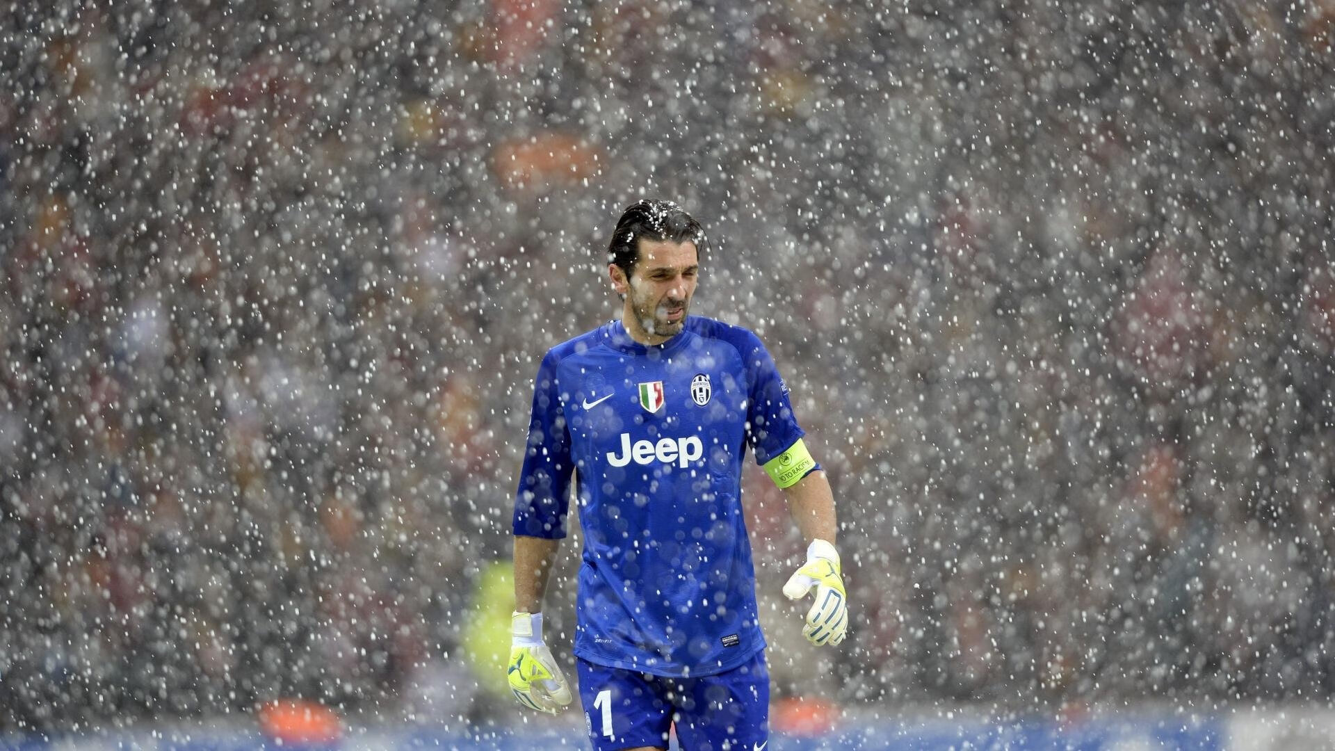 青少年足球装备个性化定制逐步普及，满足多样化需求，青少年足球型号